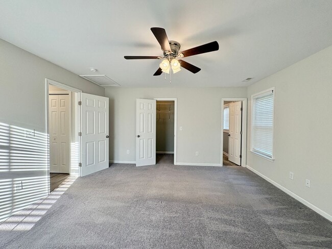 Building Photo - Move-In Ready, Fenced-In Backyard, Pet Friendly, One Story Home – Convenience Meets Comfort!