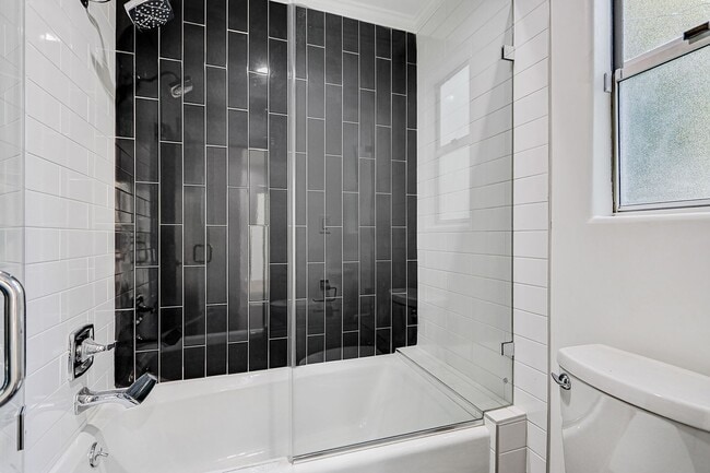 Building Photo - Beautifully Remodeled, 4BR4.5BA Hill Section Home w/ Amazing Panoramic Ocean Views, 3 Decks, Atri...