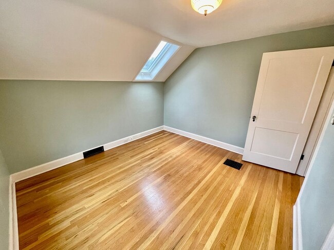 Building Photo - Well Maintained- 3 bed 2 bath Home - Piedm...