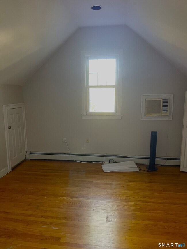 Building Photo - 251 Whiting Ln