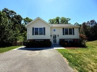 Building Photo - Split Foyer in New Towne Neighborhood