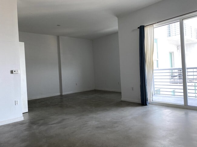 Building Photo - 234 NE 3rd St