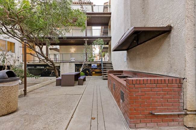 Building Photo - 5460 White Oak Ave