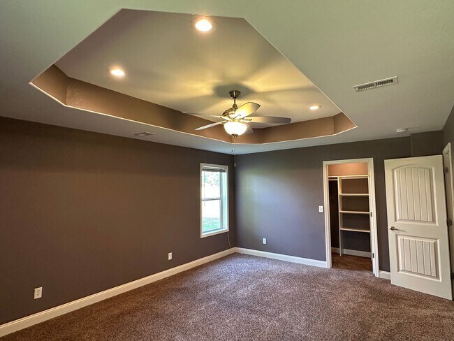 Building Photo - 335 Lyle Curtis Cir