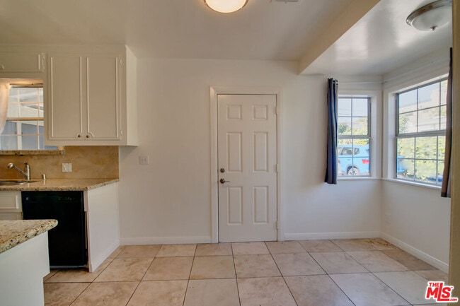 Building Photo - 10829 Kling St