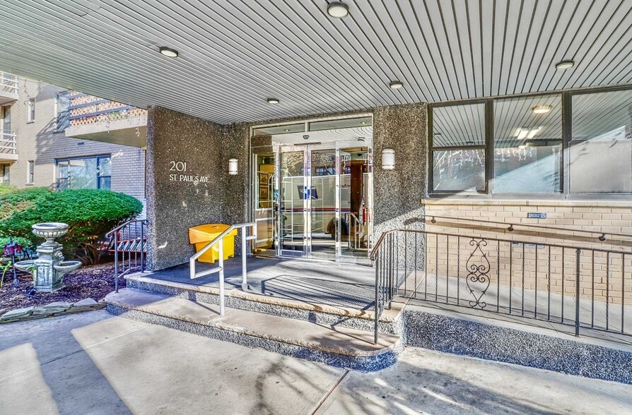 Building Photo - 201 St Pauls Ave