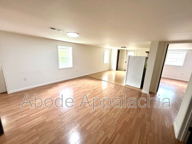 Building Photo - 1233 Collins Hwy