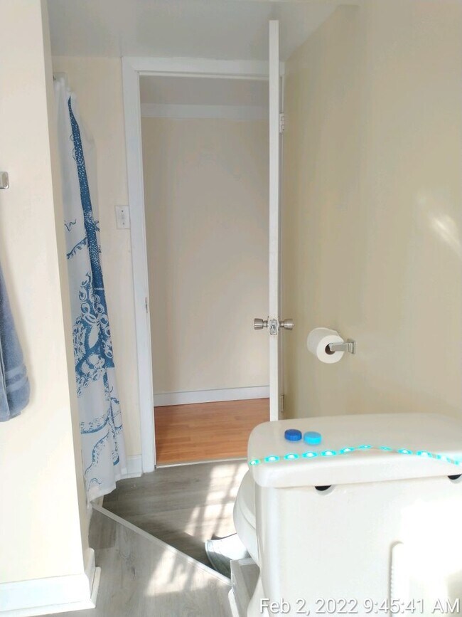 Building Photo - GORDON AVE HEART OF UVA 6 BR, 2 Bath Leasi...