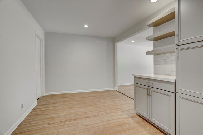 Building Photo - 334 Pennington Dr