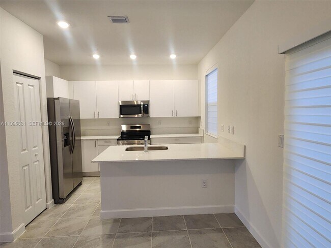 Building Photo - 2429 SE 28th Dr