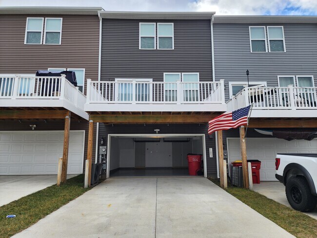 Building Photo - 183 Presidents Pointe Ave