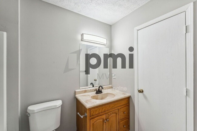 Building Photo - 3783 Petzinger Rd