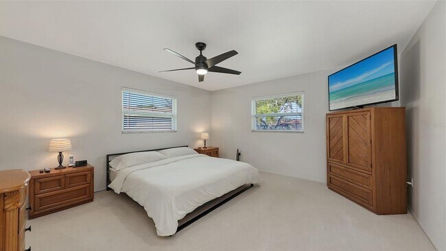 Building Photo - 6717 Roxbury Dr