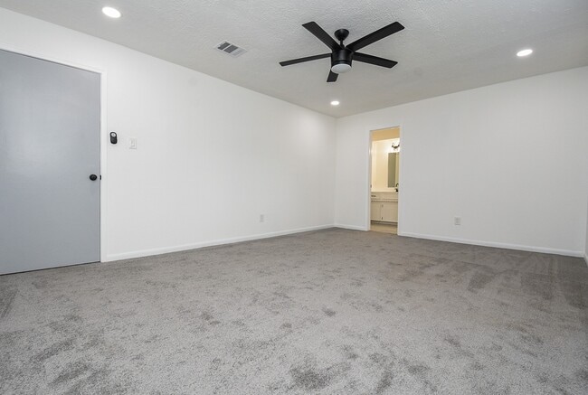 Building Photo - 15814 Winding Moss Dr