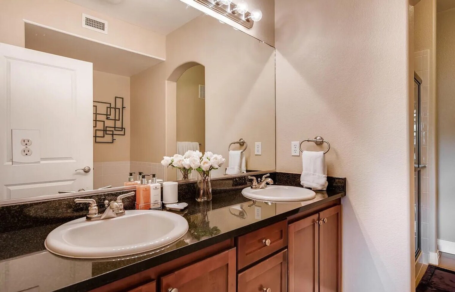 Building Photo - 9021 E Dry Creek Rd