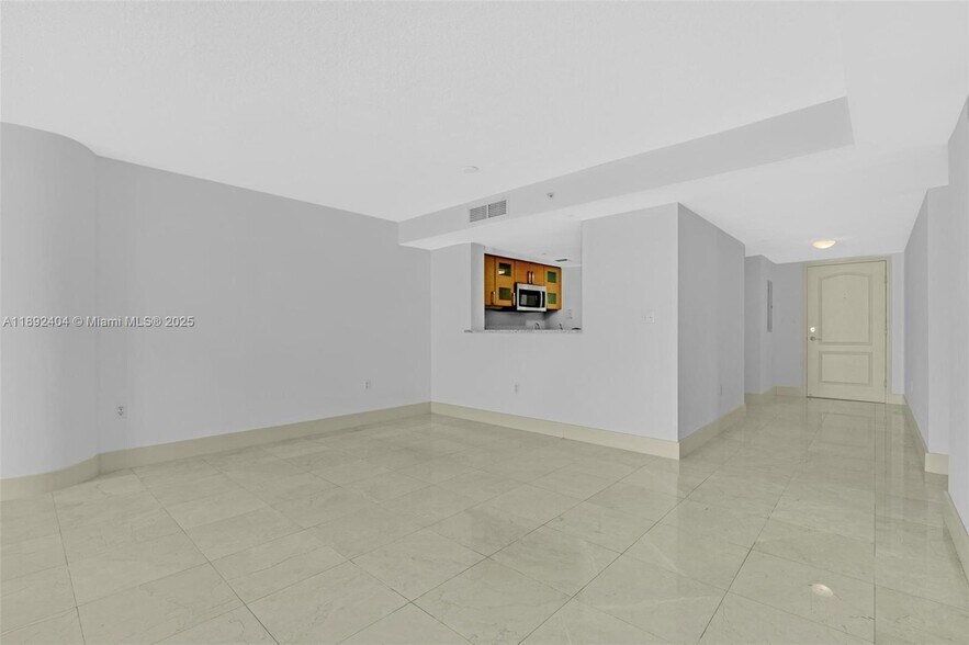 Building Photo - 2101 Brickell Ave