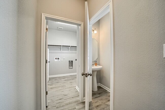 Building Photo - 2924 Sage Ranch Dr