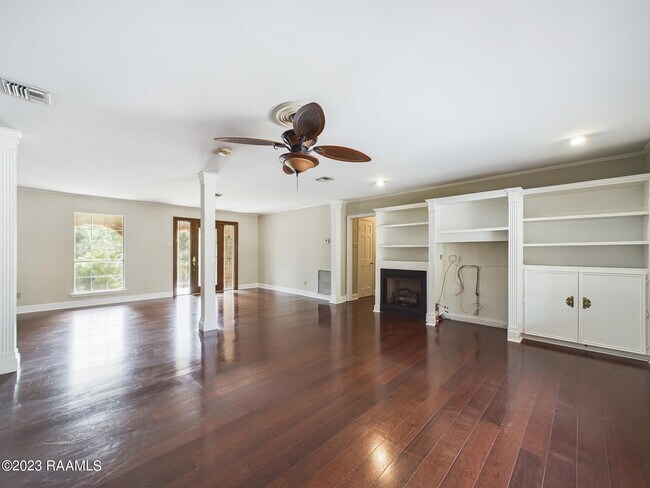 Building Photo - 232 Thibodeaux Dr