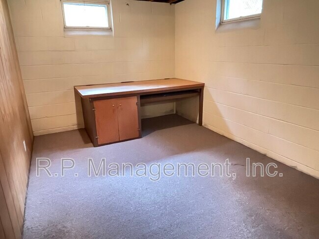 Building Photo - 6240 Jupiter Rd NE