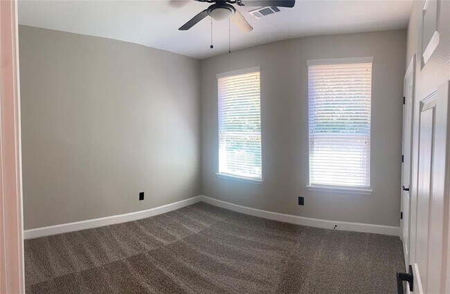 Building Photo - 62 Woodland Hills Dr