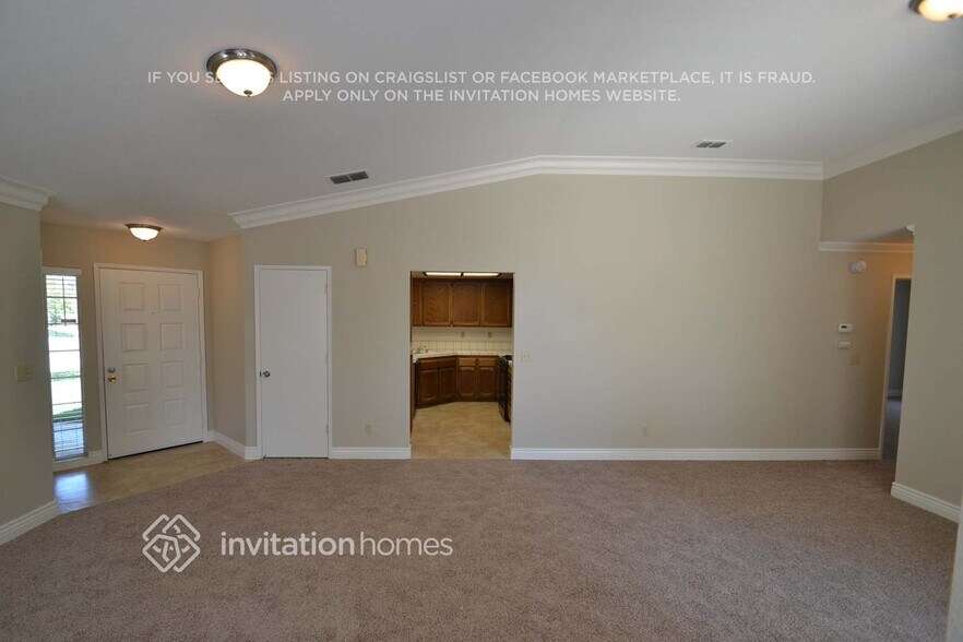 Building Photo - 9417 Soaring Oaks Dr