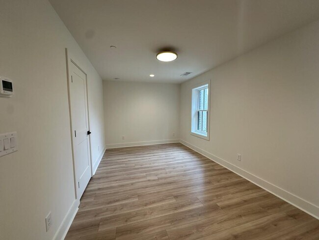 Building Photo - 4802 Moonview Ln