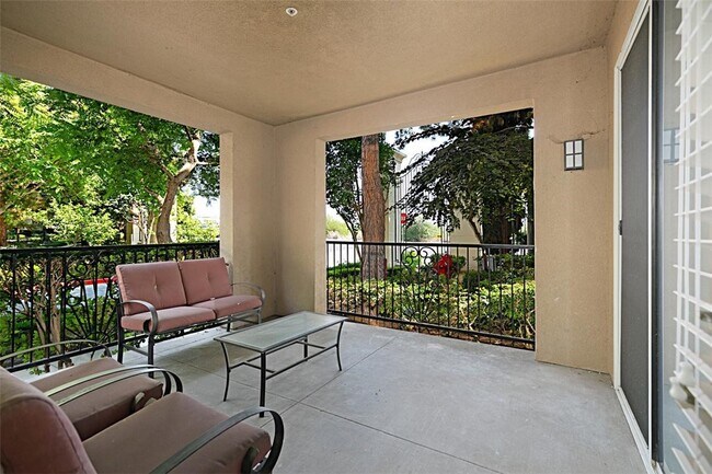 Building Photo - 2266 Watermarke Pl