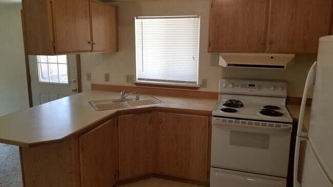 Building Photo - VIDEOTOUR: Awesome Location! Beautiful Ponderosa Pines, Minutes To Bend! PETS WELCOME