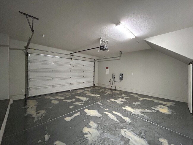Building Photo - AVAILABLE NOW!! GORGEOUS 2 Bed 2.5 Bath Condo in La Quinta!