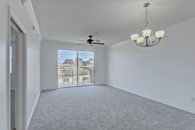 Building Photo - 616 Clearwater Park Rd