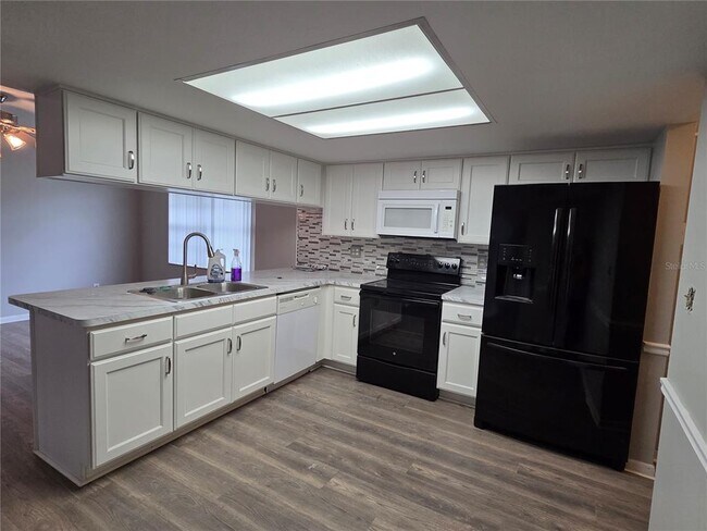 Building Photo - 7005 Pin Cherry Ln