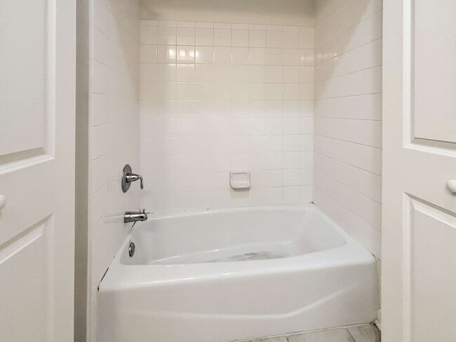 Building Photo - A 2 BR Lifestyle of Luxury at One Vinings Mountain!