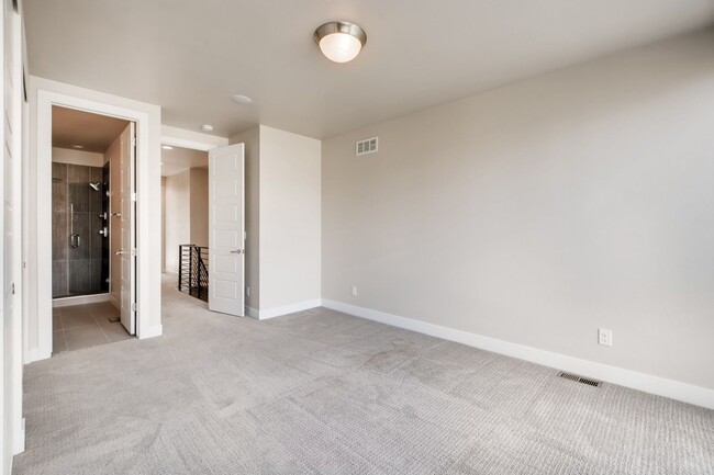 Building Photo - High Street Townhomes 3 bedroom unit with ...
