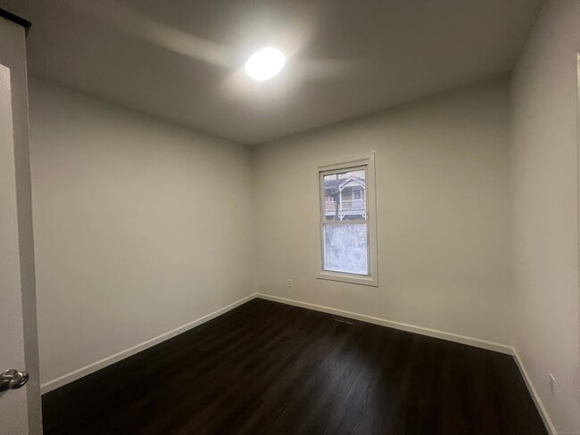 Building Photo - 28 Wall St