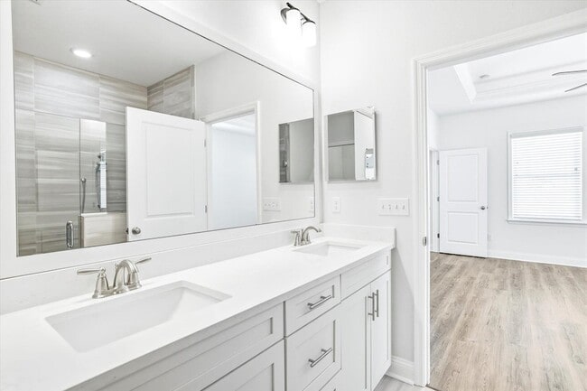 Building Photo - 201 Ursaline St