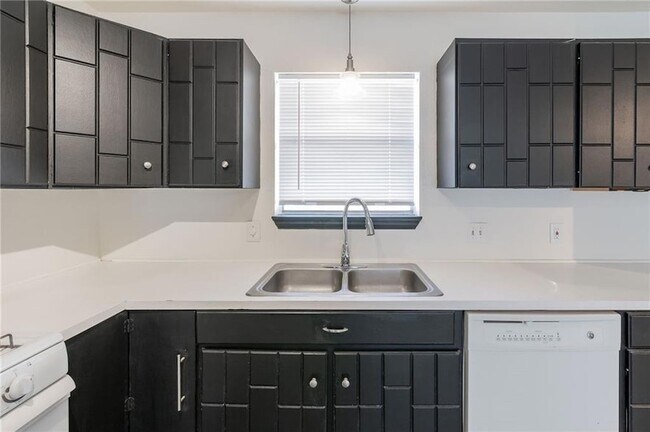 Building Photo - 2712 St Edwards Cir