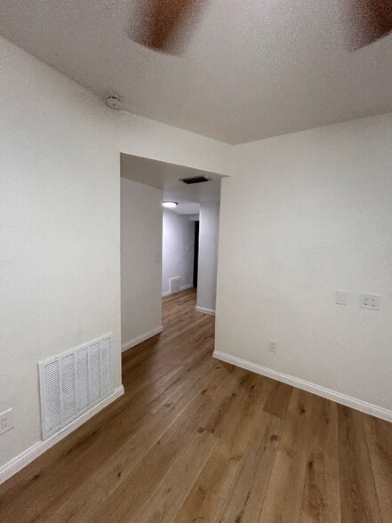 Building Photo - 1388 Hartsdale Dr