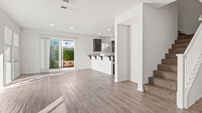 Building Photo - 2BR Townhouse in Imperial Beach with Washer/Dryer and Garage!