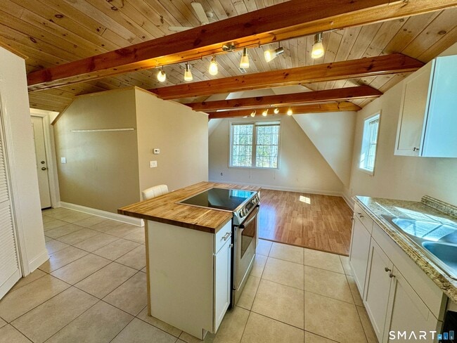 Building Photo - 114 Meadow Lark Ln