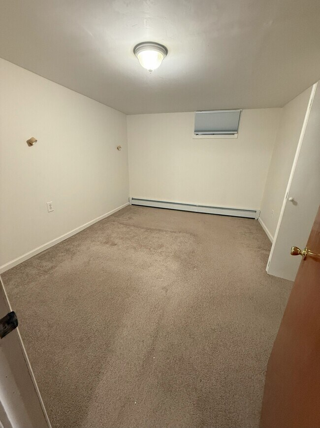 Building Photo - 6 Wells Farm Dr