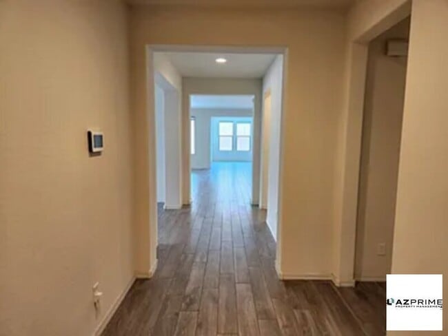 Building Photo - Single Family Residence