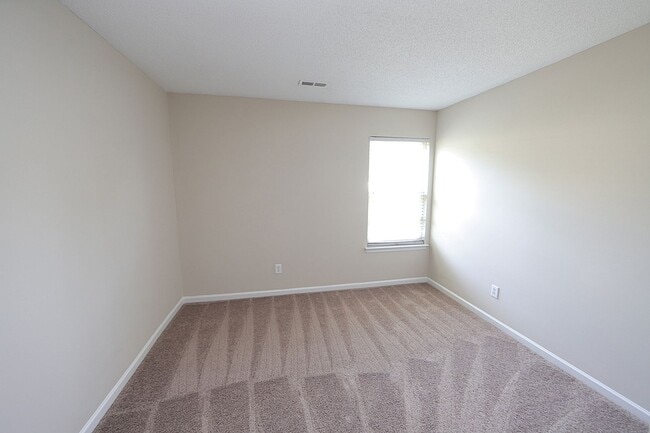 Building Photo - NW Raleigh Home w/ Fenced Backyard!