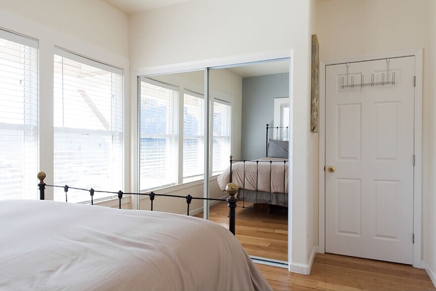 Building Photo - 152 International Boulevard