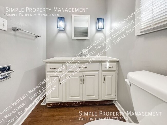 Building Photo - 156 Carrier St NE