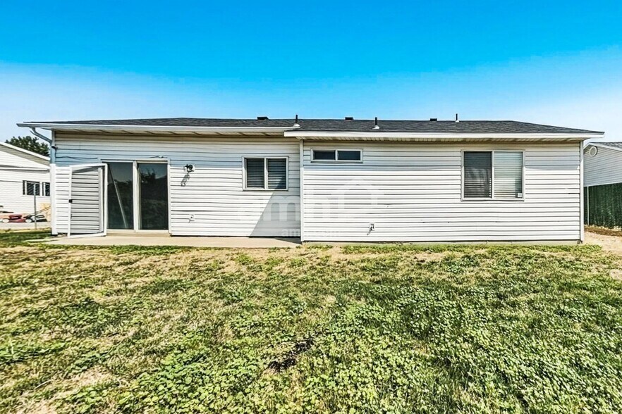 Building Photo - 829 E 725 N