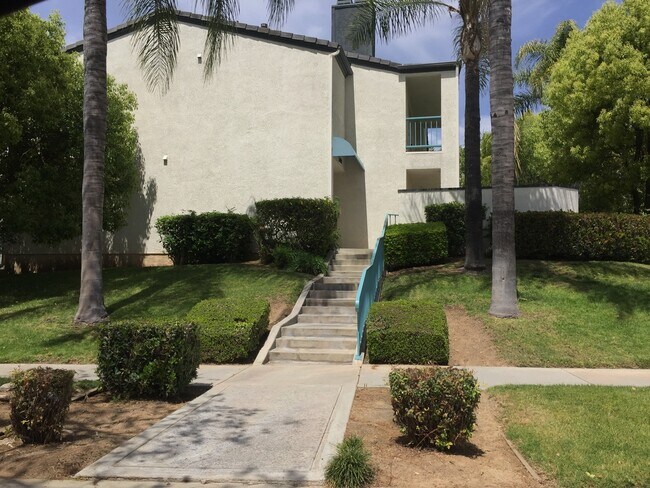 Building Photo - Via Zapata - 3bd/2.5ba Townhouse - Canyon Crest