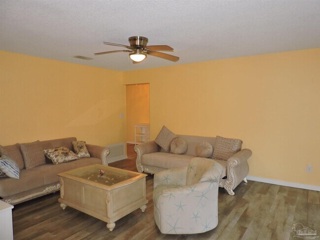 Building Photo - 12134 Longwood Dr