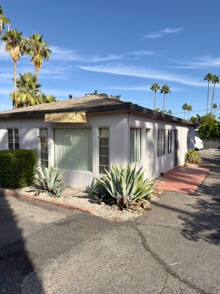 Primary Photo - 967 E Camino Parocela