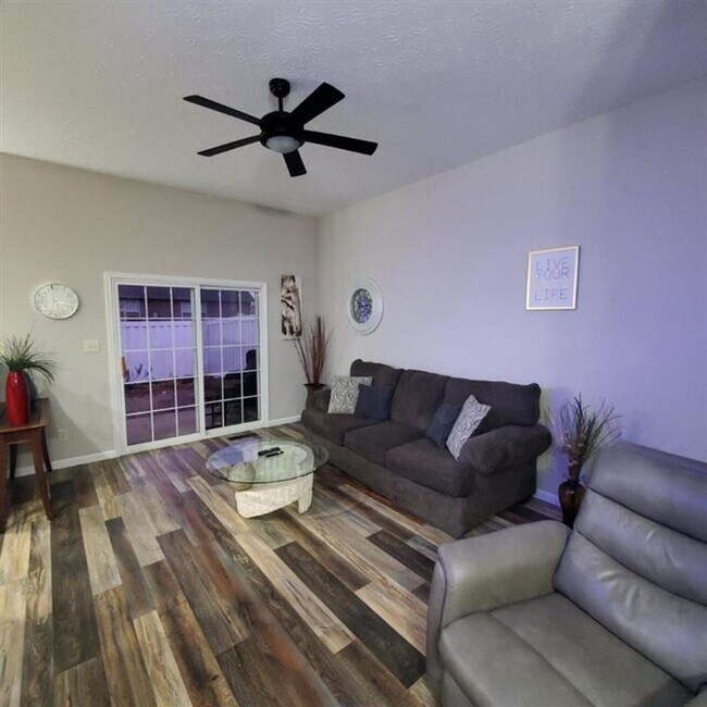 Building Photo - Beautiful condo on Richmond's South Side