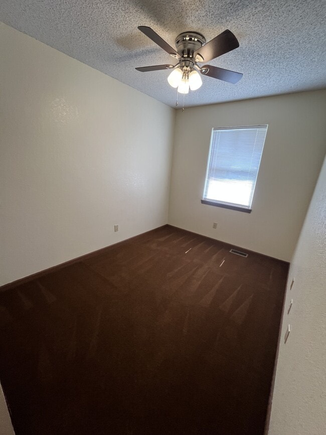 Building Photo - 806 Foster Ln